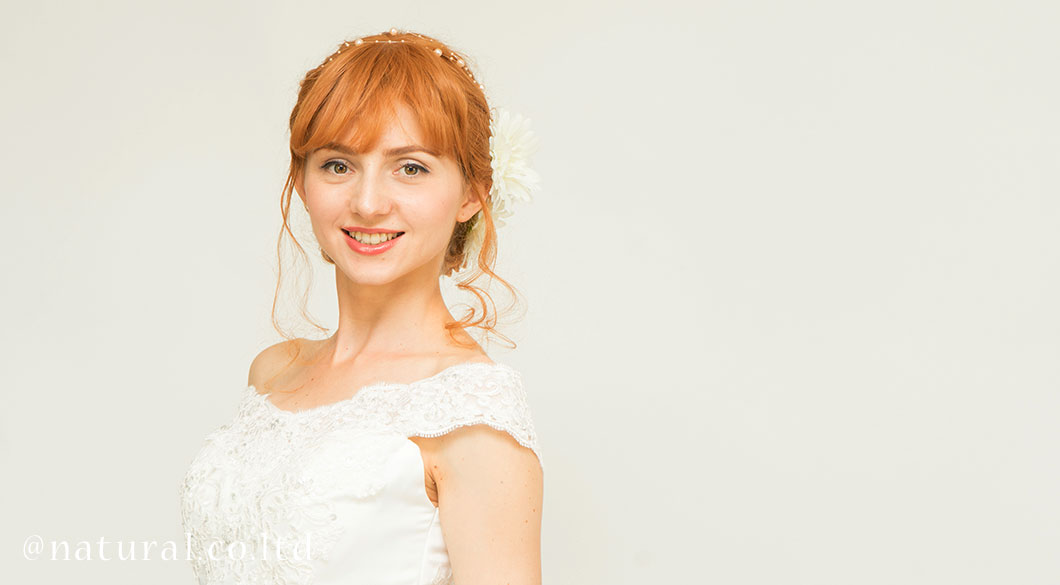 着用ウィッグカラー:ゴールド#27 アレンジスタイル Slide image