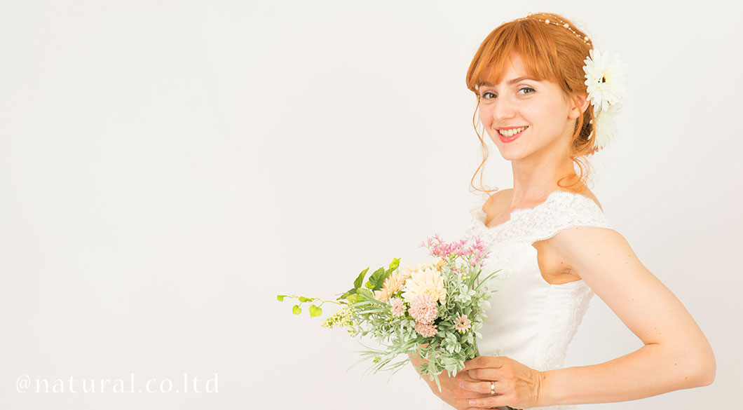 着用ウィッグカラー:ゴールド#27 アレンジスタイル Slide image