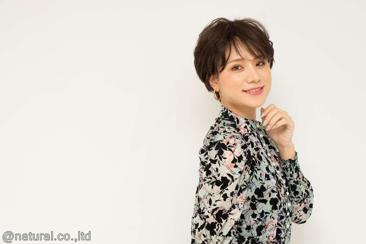 着用ウィッグカラー:ライトブラウン#4 Slide image