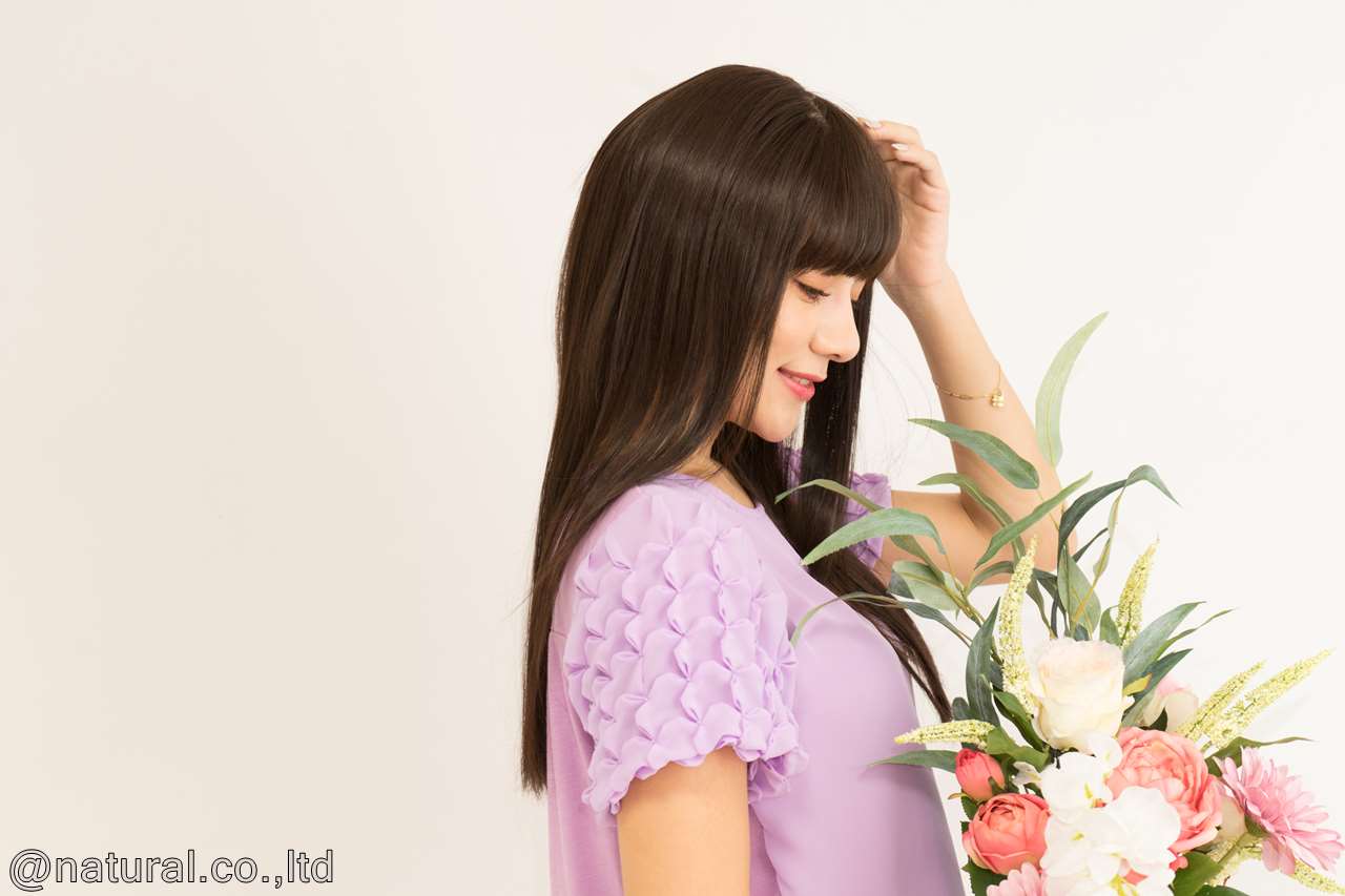 着用ウィッグカラー:ライトブラウン#4 Slide image