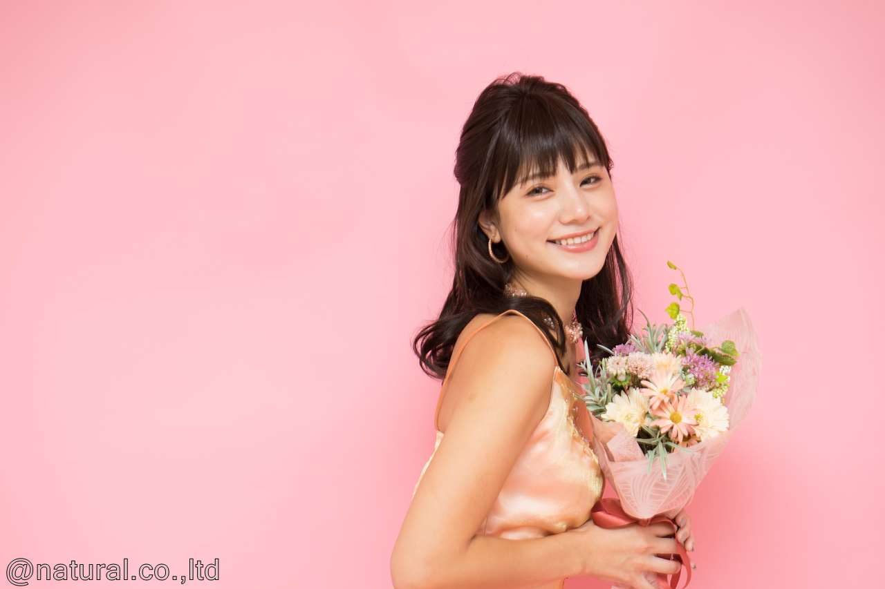 着用ウィッグカラー:ライトブラウン#4 Slide image