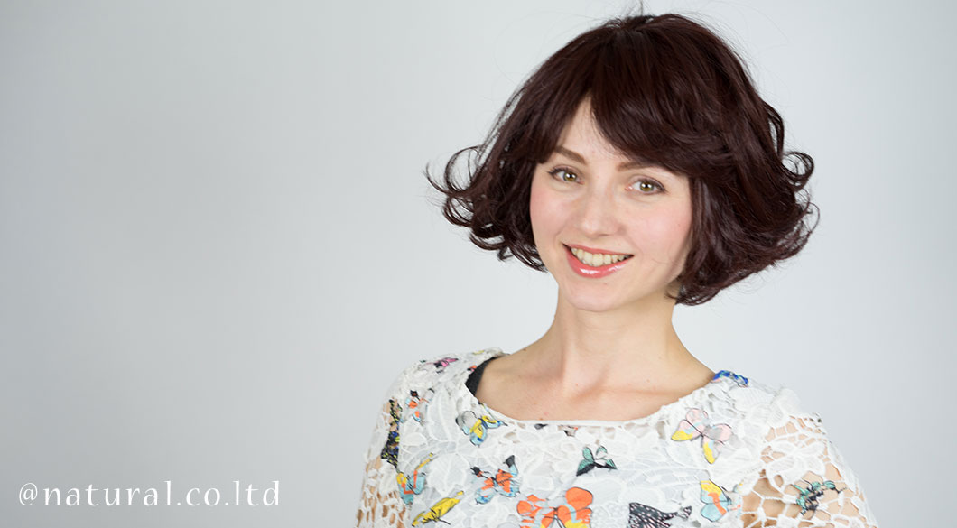 着用ウィッグカラー:ダークチェリー#33 Slide image